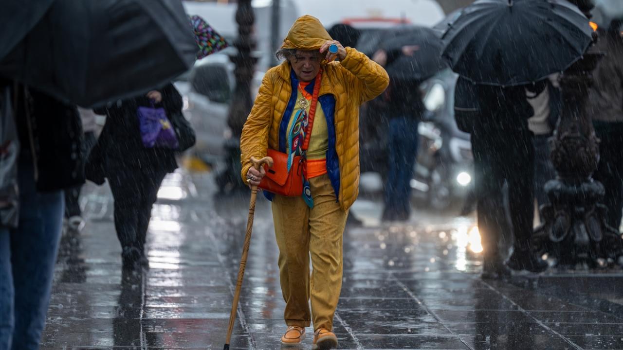 Meteorolojiden cuma ve cumartesi günleri için kuvvetli yağış uyarısı