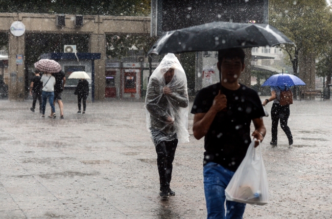 Hafta sonu ülke genelinde gök gürültülü sağanak yağış bekleniyor