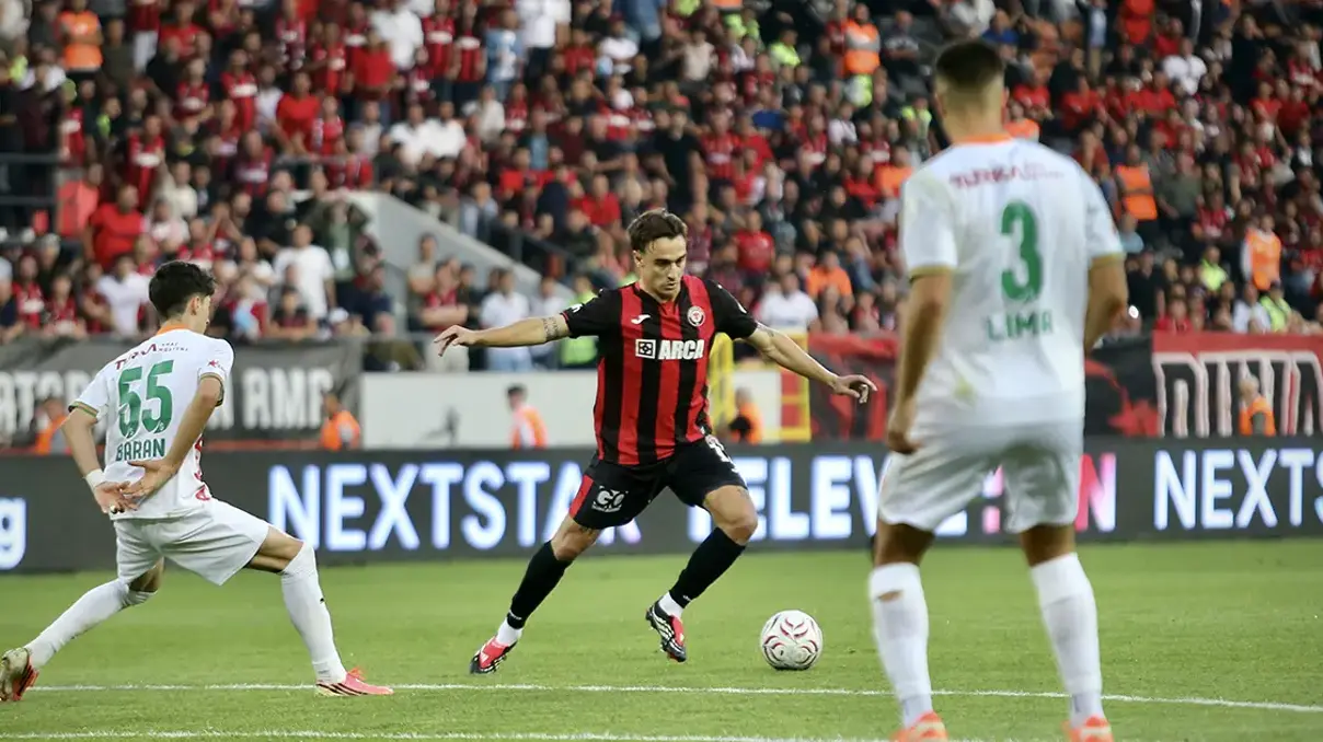 Süper Lig’in yeni ekibi Abdullah Avcı ile anlaşmaya yakın