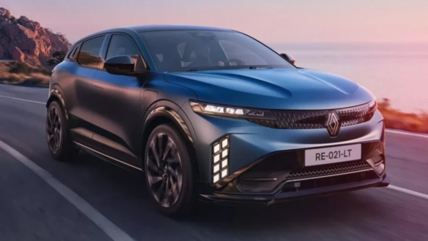 Güncellenmiş elektrikli Renault Megane 500 kilometre menzille Türkiye’ye geliyor