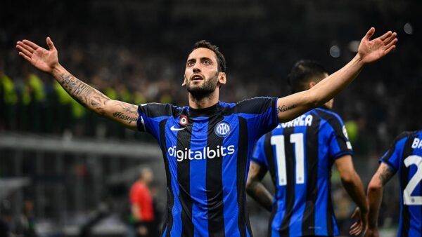 Hakan Çalhanoğlu Inter ile masaya oturuyor: Takımdan ayrılacak mı?