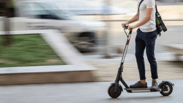 Elektrikli scooter düzenlemesi Resmî Gazete’de: 170 bin TL’ye kadar ceza