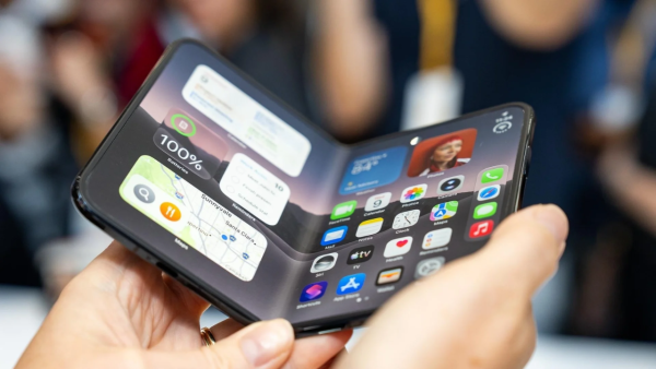 iPhone Duo’nun iç ekranı ilk günden çatlamaya başladı